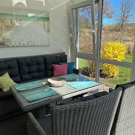 Strandhaus Lobbe 7 *